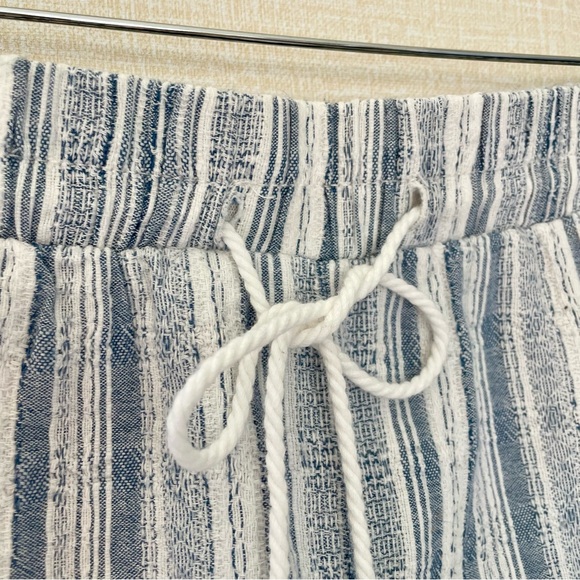 Aeropostale Cotton Blue & White Textured Stripes, Beachy Elastic Waist Shorts - Picture 5 of 10